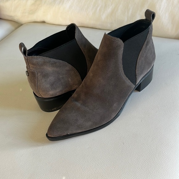 Marc Fisher booties, taupe suede, pointed toe, size 7, barely worn, great shape - Picture 1 of 6